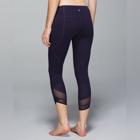 Lululemon Emerge Renewed Crop *Full-On Luon
Shine Dot Black Grape - Picture 4 of 13